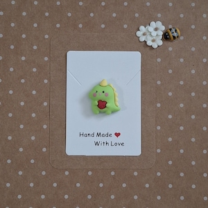 Dinosauro con abbraccio tascabile a forma di cuore / Mini amico tascabile / Simpatico regalo ricordo a forma di dinosauro / Gettone di conforto per cassetta della posta / Regalo che ti pensa per bambini o adulti