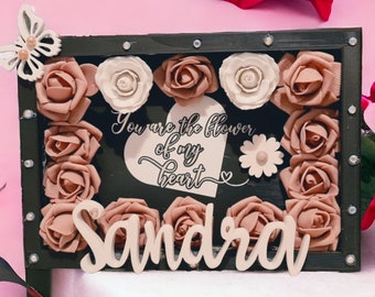 Personalized lettering on 3D printed frame - Decorated with flowers and graphics - Perfect gift for any occasion!
