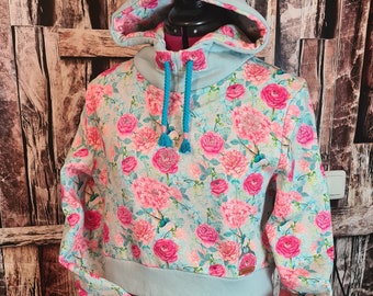 Blossom with style: rhinestone flowers adorn this colorful cropped hoodie with alpine fleece, brushed cotton and contrasting accents