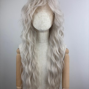 Lace Front Wig / Wig / THE SILVER MAID / a customized shag hairstyle wig / #mullet #shag #retro #silver #silver #sytheticwig #custommade