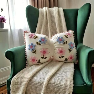 Handmade Bow Pillow Cover – Linen Spring Daisy Embroidery, Cottagecore Decor, Mother Day Gift image 1
