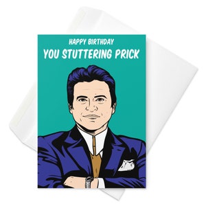 Puede incluir: Una tarjeta de cumpleaños con una ilustración de dibujos animados de un hombre con un traje azul sobre un fondo verde. El texto de la tarjeta dice "Feliz cumpleaños, tú que tartamudeas".