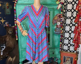 70s Purple Multi Chevron Short Sleeve V-Neck Leslie Faye Striped Party Sun Dress