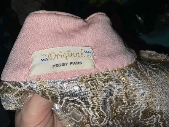 Vintage Pink and Quilted Lamé Housedress with Hug… - image 7