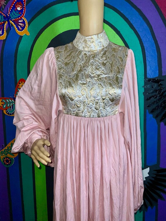Vintage Pink and Quilted Lamé Housedress with Hug… - image 2