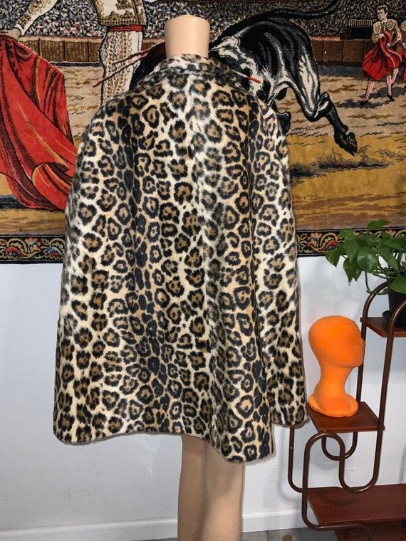 Vintage 1960s Reversible Cape | 60s Leopard Anima… - image 5