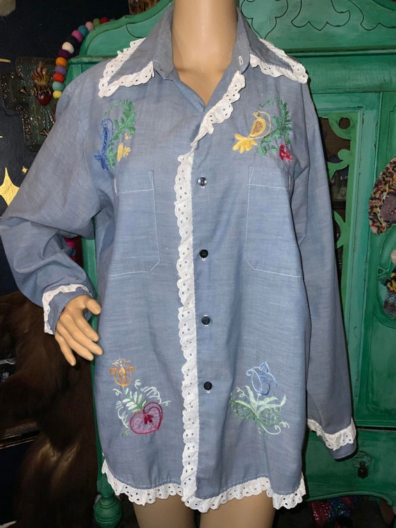 70's Chambray Peacock and Flower Embroidered Blou… - image 2