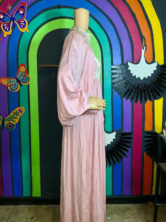 Vintage Pink and Quilted Lamé Housedress with Hug… - image 4