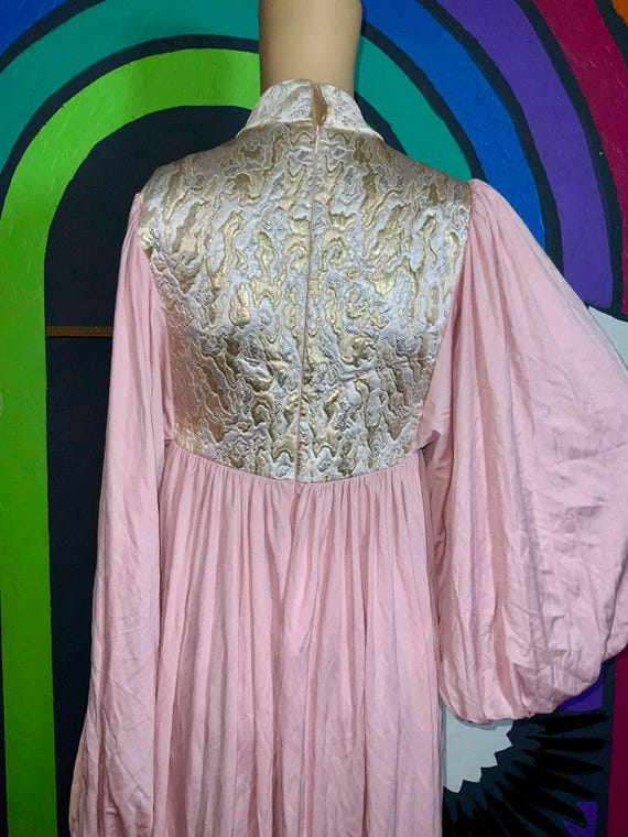 Vintage Pink and Quilted Lamé Housedress with Hug… - image 6