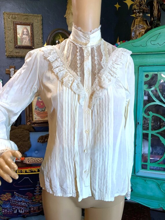 Vintage Off White Victorian Style 1970s High Collar L… - Gem