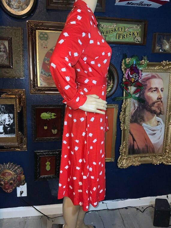 Vintage Cotton 1970s Red Wrap Dress with White Tu… - image 3