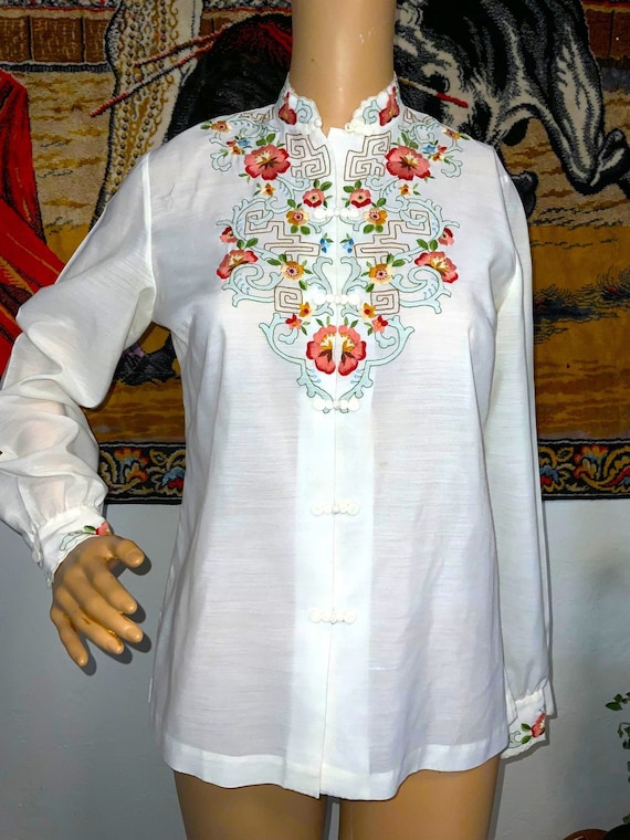 Vintage Chinese White/Ecru Floral Embroidered Chin