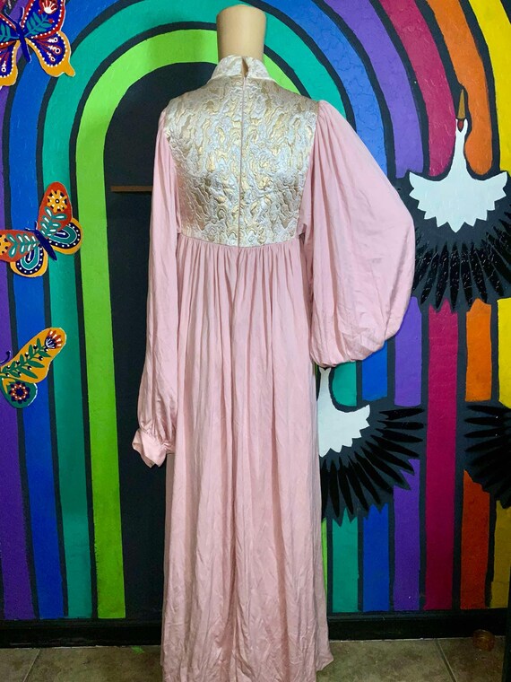 Vintage Pink and Quilted Lamé Housedress with Hug… - image 5