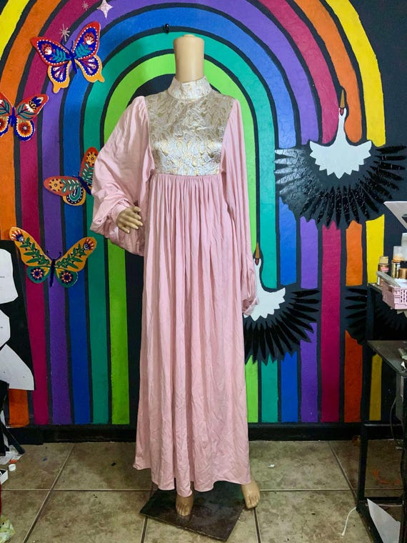 Vintage Pink and Quilted Lamé Housedress with Hug… - image 1