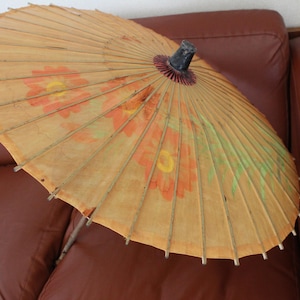 Vintage Japanese Bangasa / Wagasa Umbrella – Hand-Painted Floral Design with Bamboo Ribs, Lacquered Finish, Decorative Traditional Parasol