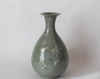 Vintage Asia Vase With Kintsugi Gold Mending / Kourai Seiji - 高麗青磁 / Celadon