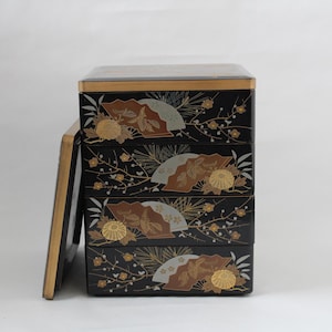 Vintage Japanese Lacquered Layered Bento Box &#39;ojyuu&#39; or &#39;お重&#39;