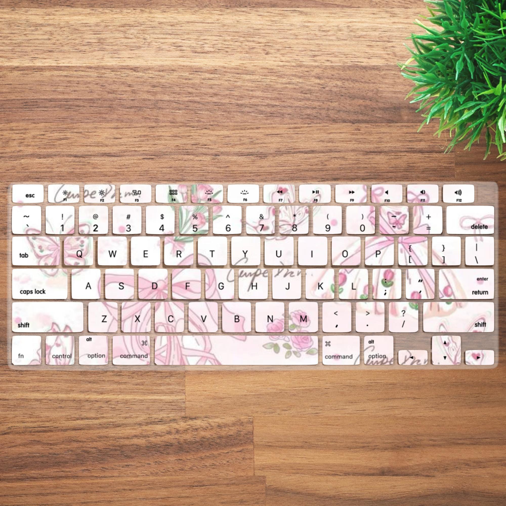 かわいいピンクの蝶ネクタイデザインのキーボードカバー（MacBook Pro