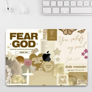 Puede incluir: Un collage de pegatinas sobre un fondo blanco con un esquema de color marrón y blanco. Las pegatinas presentan mariposas, estrellas, corazones y texto. El texto incluye las frases "Fear God", "Life with Jesus Only Gets Better", "You Satisfy My Soul", "Psalm 128:1", "John 6:35", y "Daily Reminder You Are Godmade".
