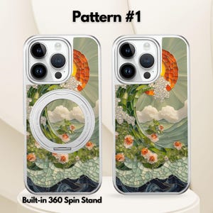 K&ouml;nnte beinhalten: Transparente Handyh&uuml;lle mit einem farbenfrohen Buntglasdesign mit Sonne, Wolken und Blumen. Die H&uuml;lle hat einen eingebauten 360-Grad-Drehst&auml;nder. Der Text "Pattern #1" und "Built-in 360 Spin Stand" sind sichtbar.