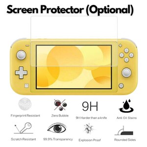Puede incluir: Una consola de juegos port&aacute;til amarilla con un protector de pantalla. El protector de pantalla es transparente y opcional. Caracter&iacute;sticas: resistencia a huellas dactilares, cero burbujas, dureza 9H, anti-manchas de aceite, resistencia a ara&ntilde;azos, 99,9% de transparencia, a prueba de explosiones y bordes redondeados.