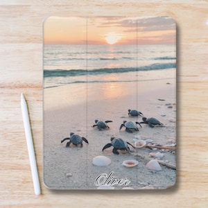 Esthétique personnalisée avec de jolies tortues pour iPad avec emplacement pour stylo, Étui mince à rabat pour iPad avec support à trois volets pour iPad Pro 13 12,9 11, iPad Air 13", iPad Mini