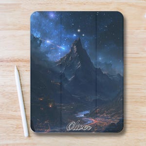 Funda para iPad con diseño de paisaje fantástico personalizado, con ranura para lápiz, delgada y plegable en tres partes, compatible con iPad Pro de 13, 12.9 y 11 pulgadas, iPad Air y iPad Mini.