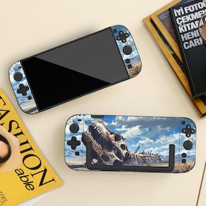 以下が含まれることがあります： 2つのNintendo Switchコンソール。1つは黒い画面、もう1つは青い空を背景に恐竜の骨格デザイン。コントローラーには黒いボタンが付いています。