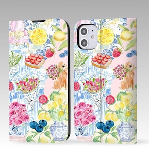 犬の花柄コラージュ柄ウォレットフリップケース（iPhone 17/16 Pro Max、iPhone 17/16/15/14/13、iPhone Pro Max、iPhone Pro、iPhone Plus用）