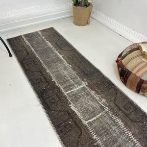 Tapete corredor vintage turco em patchwork cinza, algodão/lã, 60 x 180 cm (2 x 6 pés), tapete de entrada em tons de cinza e fumê, tecido à mão, 181 x 55 cm