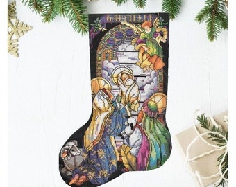 Media navideña personalizada con punto de cruz terminada. Regalo de Navidad hecho a pedido por NatalieARTEmbroidery.