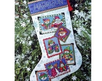 Calza della Befana per Natale realizzata a punto croce e personalizzata come regalo di Natale, realizzata su ordinazione da NatalieARTEmbroidery.