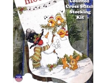 Media navideña personalizada con punto de cruz terminada. Regalo de Navidad hecho a pedido por NatalieARTEmbroidery.