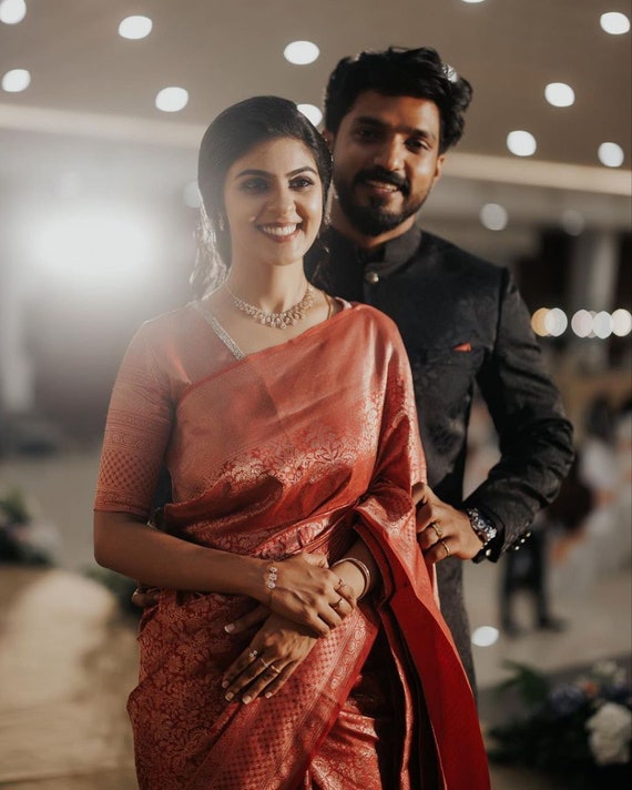 Red silk saree matching hotsell jewellery