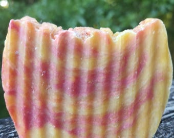 Jabón artesanal MANGONADA - Aroma a mango, chile y chamoy - Inspirado en la bebida tropical helada mexicana - Tamarindo y lima