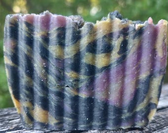 MIDNIGHT IN MARAIS Ambachtelijke zeep | Lavendel, honing en citroengourmand | Handgemaakt Parijse cadeau | Geparfumeerde zeep van vanille crêpe