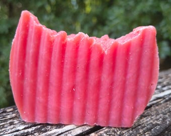 Jabón artesanal de fresa dulce - Pastilla artesanal con aroma a fruta fresca - Fresa madura - Jabón elaborado mediante proceso en caliente - Regalo para ella