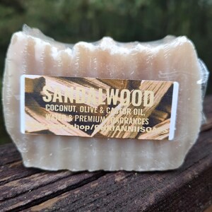 Pain de savon maison au bois de santal terreux musqué chaud boisé crémeux laiteux riche image 5
