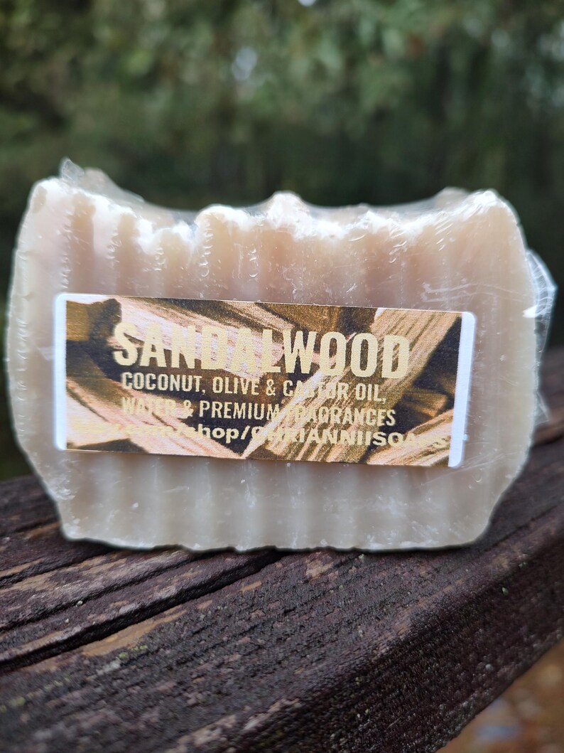 Pain de savon maison au bois de santal terreux musqué chaud boisé crémeux laiteux riche image 5
