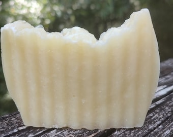 CEDARWOOD Soap Bar - Pure Essential Oil Rustic Handmade Soap Bar - Earthy Woodsy Scent - Natural Handcrafted Bath Gift
