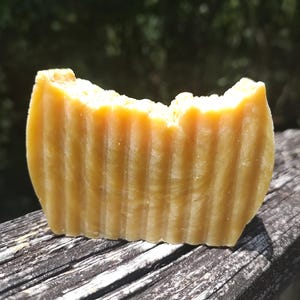 SUN KISSED HONEY Premium Homemade Soap Bar with real honey smells like golden honey citrus floral vanilla fresh great lather moisturizing