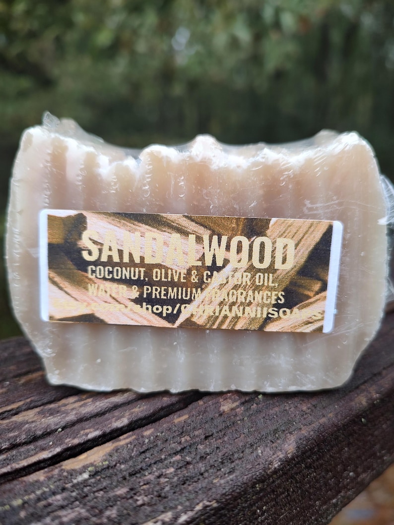 Pain de savon maison au bois de santal terreux musqué chaud boisé crémeux laiteux riche image 1