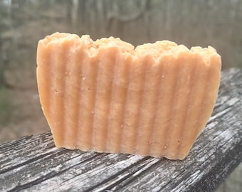 Pain de savon fait maison de qualité supérieure, miel poire, cidre sentant le miel, poire, cidre de pomme, gingembre et cannelle, clou de girofle fait avec du miel cru, une excellente mousse