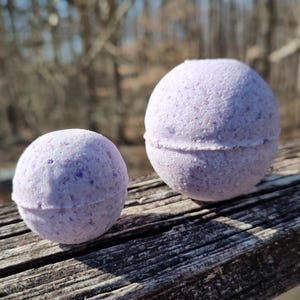 LAVENDER DREAMS Premium Large Bath Bomb made with pure lavender essential oil
