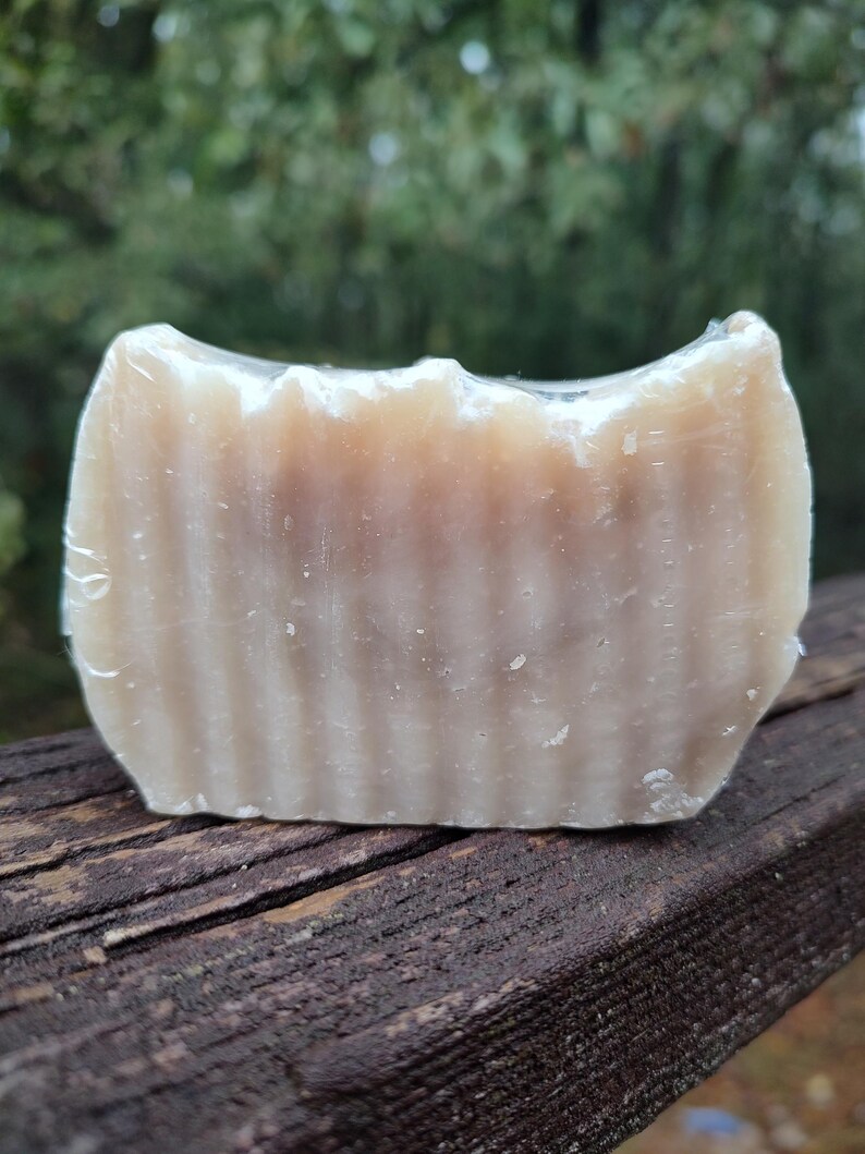 Pain de savon maison au bois de santal terreux musqué chaud boisé crémeux laiteux riche image 7