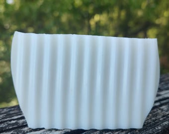 Pastilla de jabón de leche de cabra, limpiador artesanal sin perfume con aceite de oliva y glicerina.