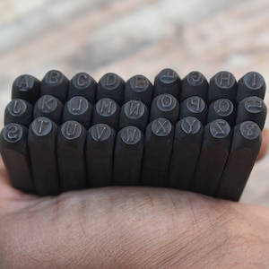 Alfabetos de hierro hechos a mano vintage A a Z Juego de letras punch Cuero de madera Joyería de metal personalizada Fabricación de sello de sello Herramientas de perforación 27pcs Set