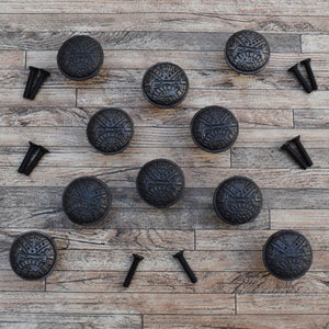 10Pcs Vtg Cast Iron Eastlake Style Design Drawer Cupboard Door Gate Pulls Knobs Handles Furniture Tools Farm Barn Decor