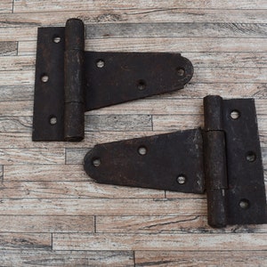 Vintage Used Blacksmith Door Hinges Collectible Heavy Handforged Wrought Iron French Gate Door Hinges Furniture Salvage Farm Barn Decor 2 Pc