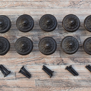 10 Stücke Vintage Gusseisen Türknöpfe Runde Blumen Design Schublade Schrank Tür Tor Küche Knobs Griffe Möbel Werkzeuge Bauernhof Scheune Dekor